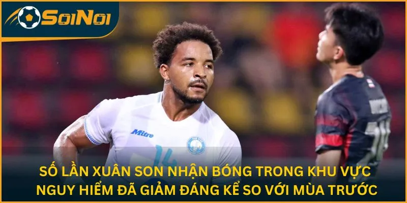 Số lần Xuân Son nhận bóng trong khu vực nguy hiểm đã giảm đáng kể so với mùa trước